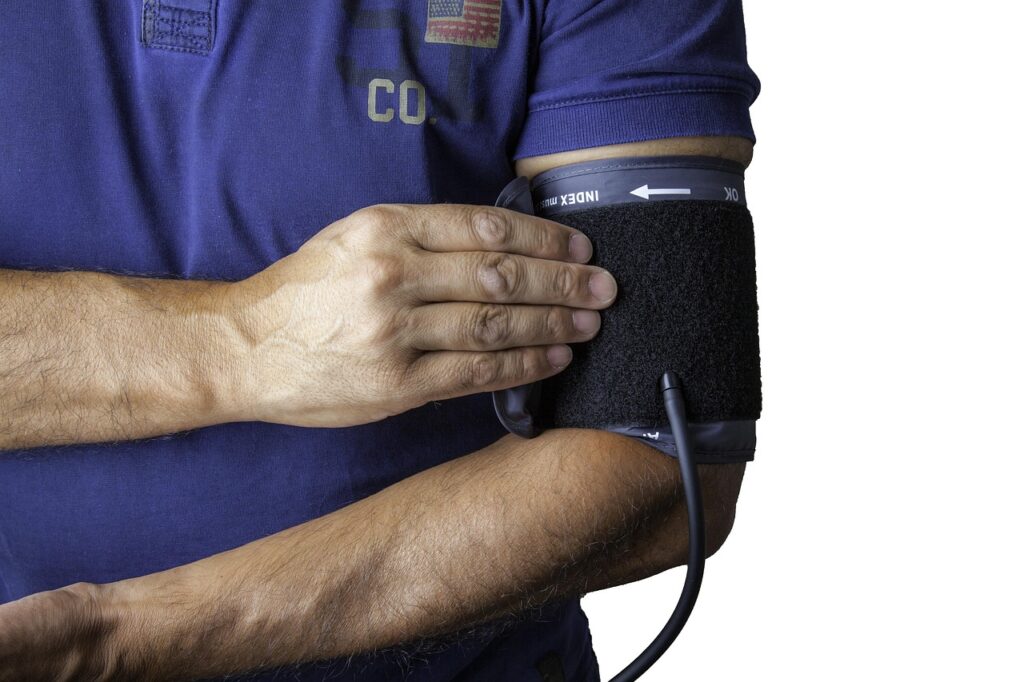 高齢者が血圧薬を服用する際に倒れる危険はどれくらいあるのか？